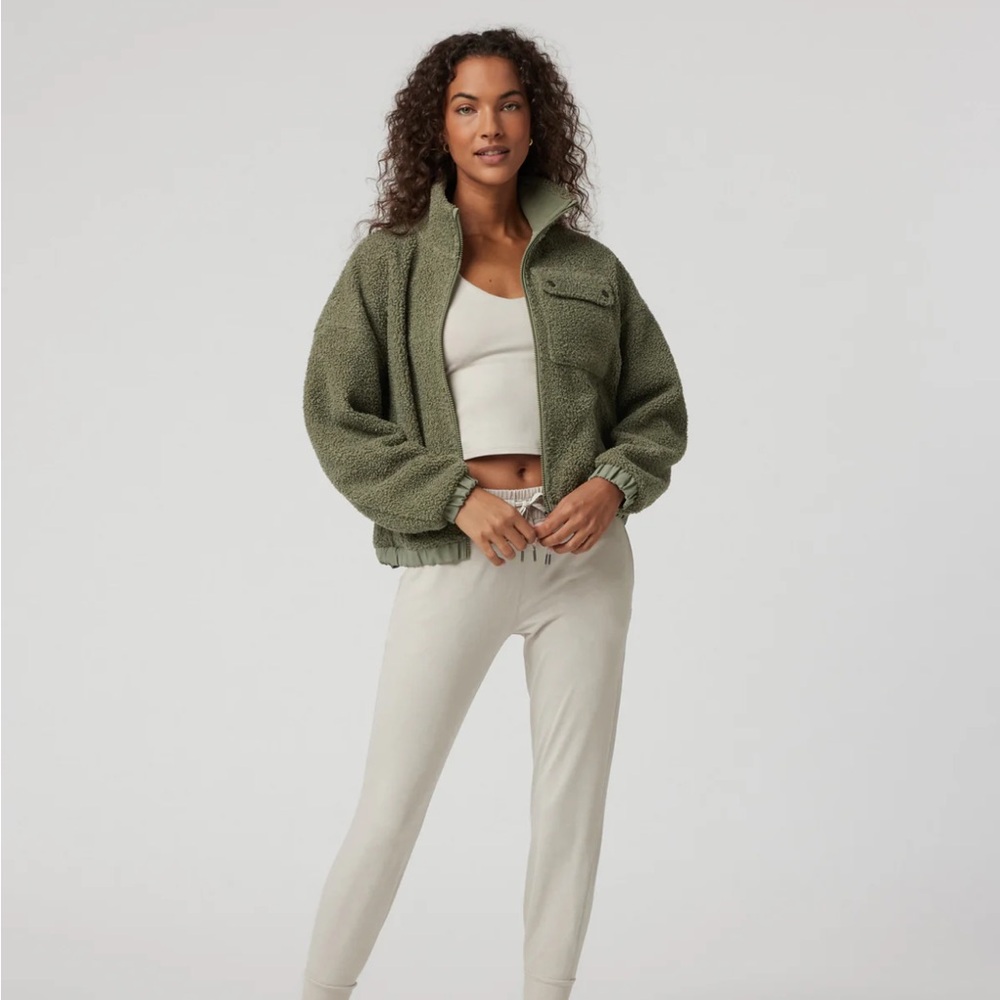 SALE! NWT Vuori Sycamore full zip jacket size medium